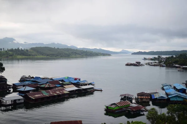 Villaggio Con Case Galleggianti Barche Vela Thailandia — Foto Stock