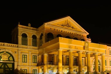 Geleneksel mimari aydınlatma gece vakti, Tailand 