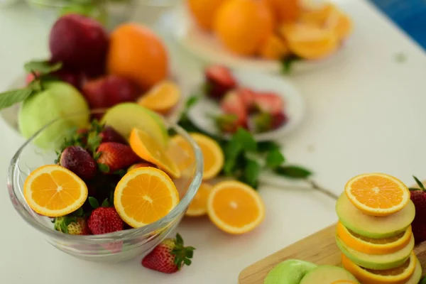 Close Frutas Fatiadas Mesa Cozinha — Fotografia de Stock