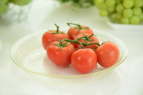 Close Tomates Frescos Maduros Prato — Fotografia de Stock