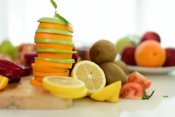 Close Frutas Fatiadas Mesa Cozinha — Fotografia de Stock