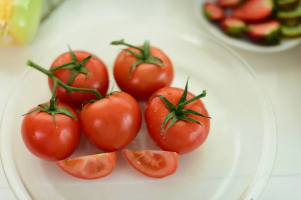 Primer Plano Tomates Frescos Maduros Plato — Foto de Stock