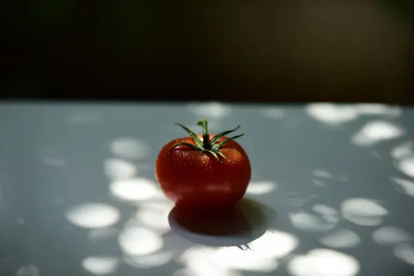Close Tomate Maduro Vermelho Mesa — Fotografia de Stock