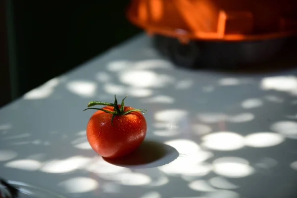 Close Tomate Maduro Vermelho Mesa — Fotografia de Stock