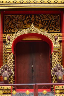 Tayland tapınağı ve Buda heykeli