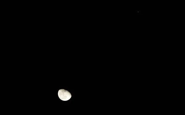 Bulan Tua Putih Terang Langit Malam Hitam — Stok Foto