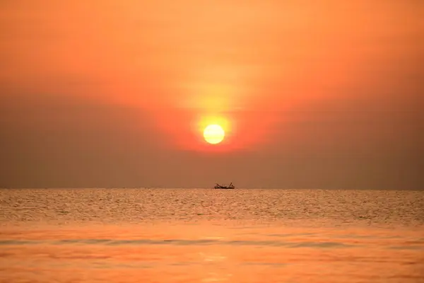 Puesta Sol Brillante Orillas Del Mar Naturaleza Colorida — Foto de Stock