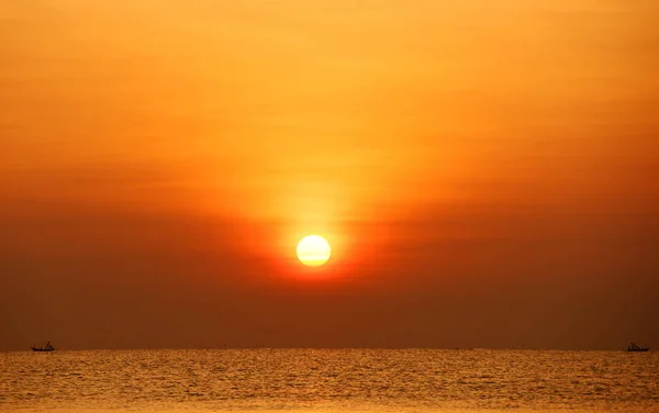 Heldere Zonsondergang Aan Zee Kleurrijke Natuur — Stockfoto