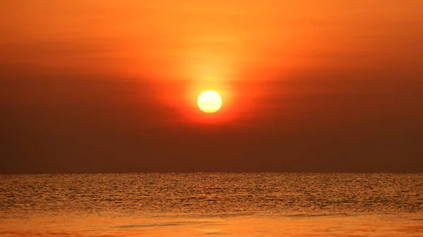 Puesta Sol Brillante Orillas Del Mar Naturaleza Colorida — Foto de Stock