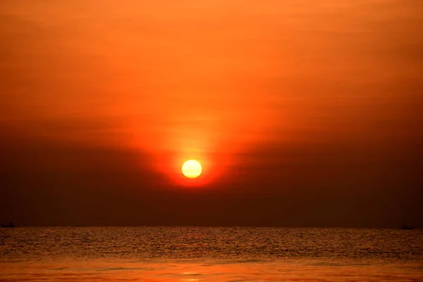 Puesta Sol Brillante Orillas Del Mar Naturaleza Colorida — Foto de Stock