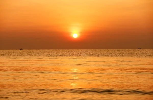 Puesta Sol Brillante Orillas Del Mar Naturaleza Colorida — Foto de Stock