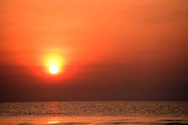 Puesta Sol Brillante Orillas Del Mar Naturaleza Colorida — Foto de Stock