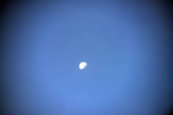 Blauwe Lucht Met Oude Maan Avond — Stockfoto