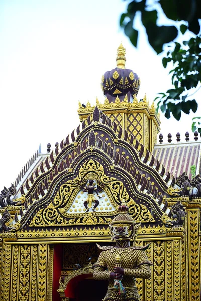 Ταϊλανδικός Ναός Και Άγαλμα Του Βούδα — Φωτογραφία Αρχείου