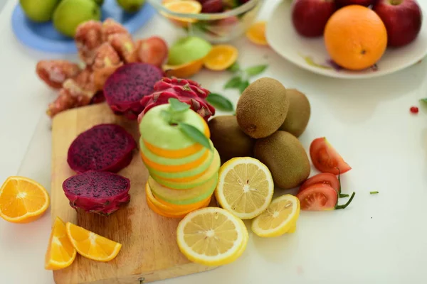 新鮮な有機野菜と果物 — ストック写真