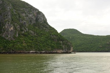 Dağlı güzel deniz manzarası 