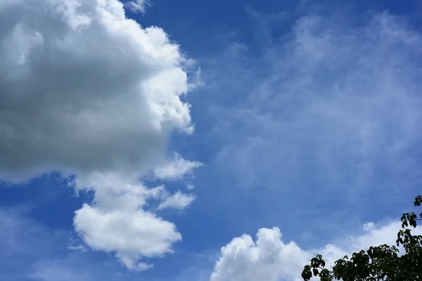 Blauer Himmel Mit Weißen Wolken — Stockfoto