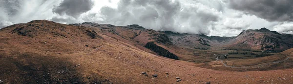 District lacustre avec montagnes — Photo gratuite