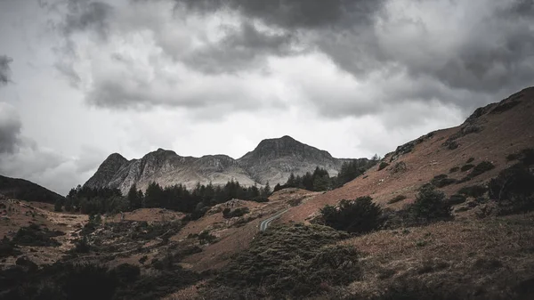 District lacustre avec montagnes — Photo gratuite