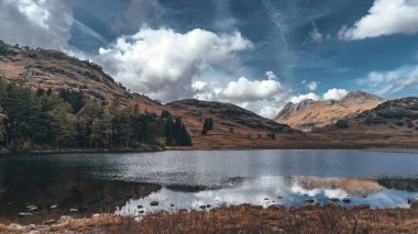 Dağlarla göl bölgesi