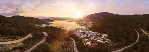 Sunrise Panoramic Mountainside Large Harbour Twisting Road — Free Stock Photo