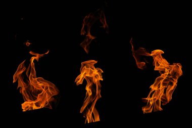 Grafik tasarımı için yanan alev koleksiyonu siyah arkaplanda ayarlandı.