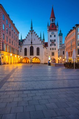 Münih. Cityscape görüntü mavi twilight saat sırasında Marien Meydanı Münih, Almanya.
