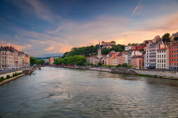 日落期间法国里昂的城市景观图像 — 图库照片