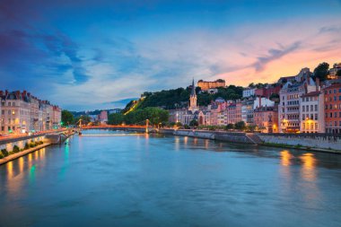 Lyon. Gün batımında Lyon, Fransa 'nın şehir manzarası.