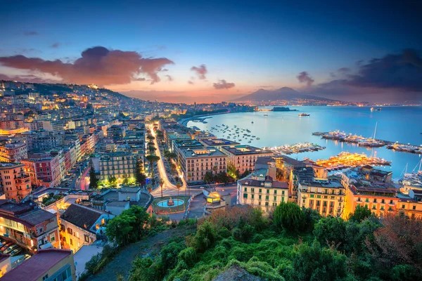 Napoli, İtalya. Naples, Campania, İtalya hava cityscape görüntüsünü gündoğumu sırasında.