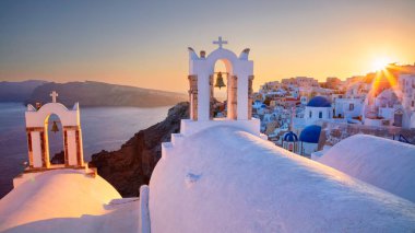 Oia, Santorini. Ünlü cyclades Köyü, Santorini Adası, Güney Ege, Yunanistan bulunan Oia görüntüsünü.