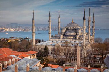 Sultanahmet Camii, Istanbul. Bahar günü sırasında görüntü Sultanahmet Camii, Istanbul, Türkiye.