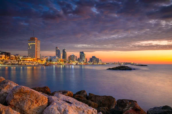 Tel Aviv manzarası. Cityscape görüntü günbatımı sırasında Tel Aviv, İsrail.