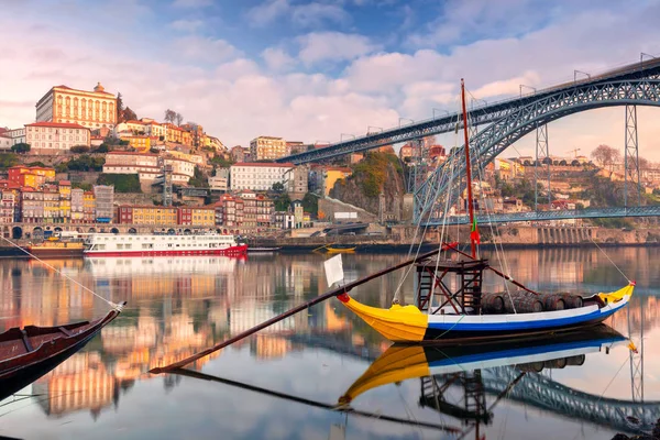 Oporto Portugal Imagen Del Paisaje Urbano Oporto Portugal Con Reflejo —  Fotos de Stock