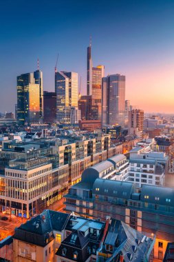 Frankfurt am Main, Almanya. Frankfurt am Main siluetinin güzel gündoğumu sırasında hava cityscape görüntü.
