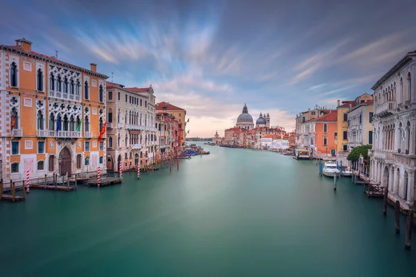 Benátky Itálie Obrázek Grand Canal Benátkách Kde Nachází Bazilika Santa — Stock fotografie
