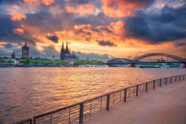Rýna Německo Obraz Cityscape Rýně Německo Kolínskou Katedrálou Most Hohenzollern — Stock fotografie