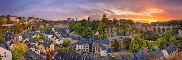 卢森堡市 卢森堡 美丽的日出期间 老城区卢森堡城市天际线全景城市景观 — 图库照片