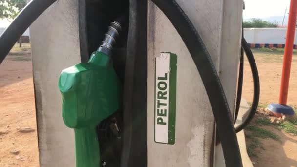 Benzynę Tankujesz Paliwo Stacja Benzyna Dozownik Indiach — Wideo stockowe