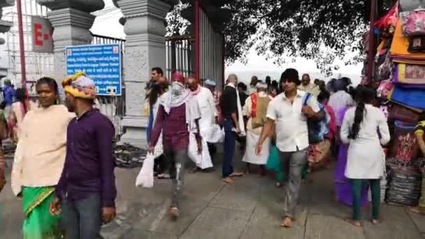 Народів Виходячи Храму Після Даршан Тирупати Індія — стокове відео