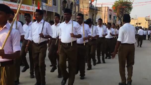 Rashtriya Swayamsevak Sangh Swayamsevak Quadro Executa Ioga Aquecimento — Vídeo de Stock