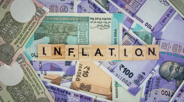 Concept Van Inflatie Word Indische Bankbiljetten — Stockfoto