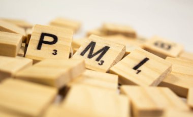 Maski, Karnataka, Hindistan - 07,2019 Mart: PMI veya satın alma müdürleri endeksi kavramı ahşap blok mektuplar