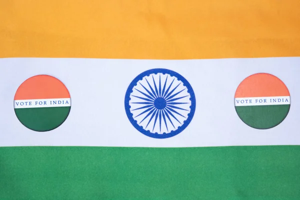 Concept d'élection indienne, autocollants montrant voter pour une meilleure Inde sur le drapeau indien — Photo