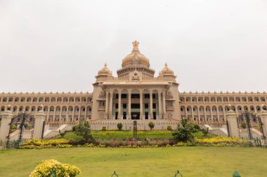 Vidhana Soudha Bangalore, Hindistan 'da bulunan Karnataka yasama meclisi koltuğu.