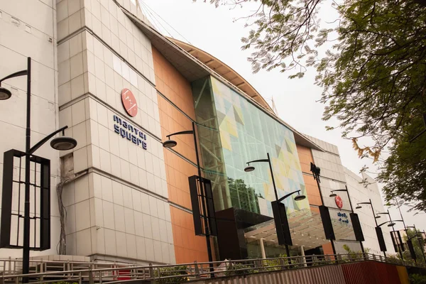 Bengaluru, India-június 03, 2019: Frontnézet a Mantri Square Shopping Mall épület Bangalore. — Stock Fotó