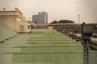 Hint Tren İstasyonu Bangalore binanın üzerinde demir levhalar deseni