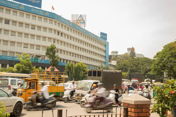 Бангалор, Карнатака Індія-Червень 04 2019: пробці на Канари банк біля ратуші коло місто Бангалор, Індія — стокове фото