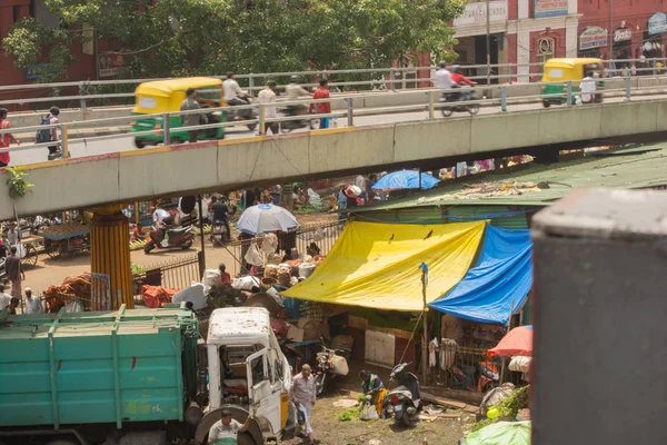 Bangalore, Índia - 4 de junho de 2019: Vista aérea de pessoas ocupadas no Mercado KR também conhecido como Mercado da Cidade, É o maior mercado atacadista que lida com commodities em Bangalore, Índia — Fotografia de Stock