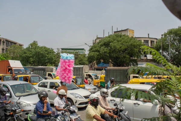 Bangalore, Karnataka Índia-04 de junho de 2019: tráfego da cidade de Bengaluru perto da prefeitura, Bengaluru, Índia . — Fotografia de Stock